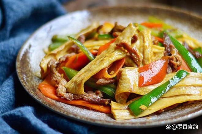 百家乐网址客家风味新发现：纯手工头层腐竹的舌尖之旅(图4)